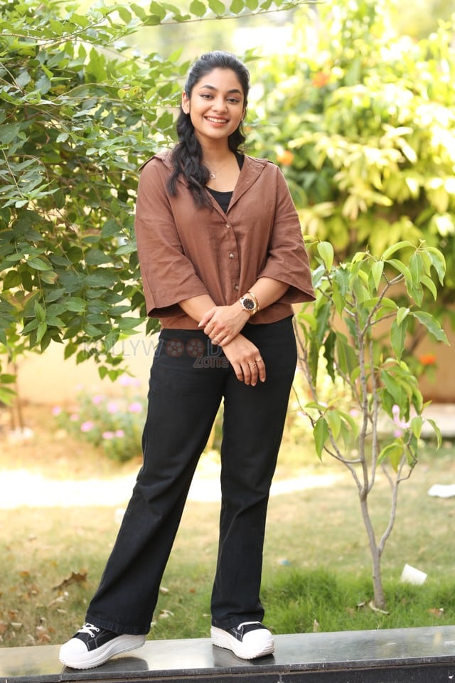Actress Ivana at Single Movie Interview Photos 37