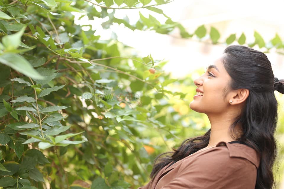 Actress Ivana at Single Movie Interview Photos 39