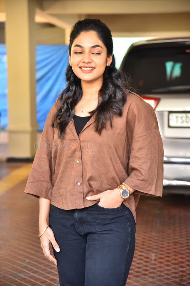 Actress Ivana at Single Movie Interview Photos 42
