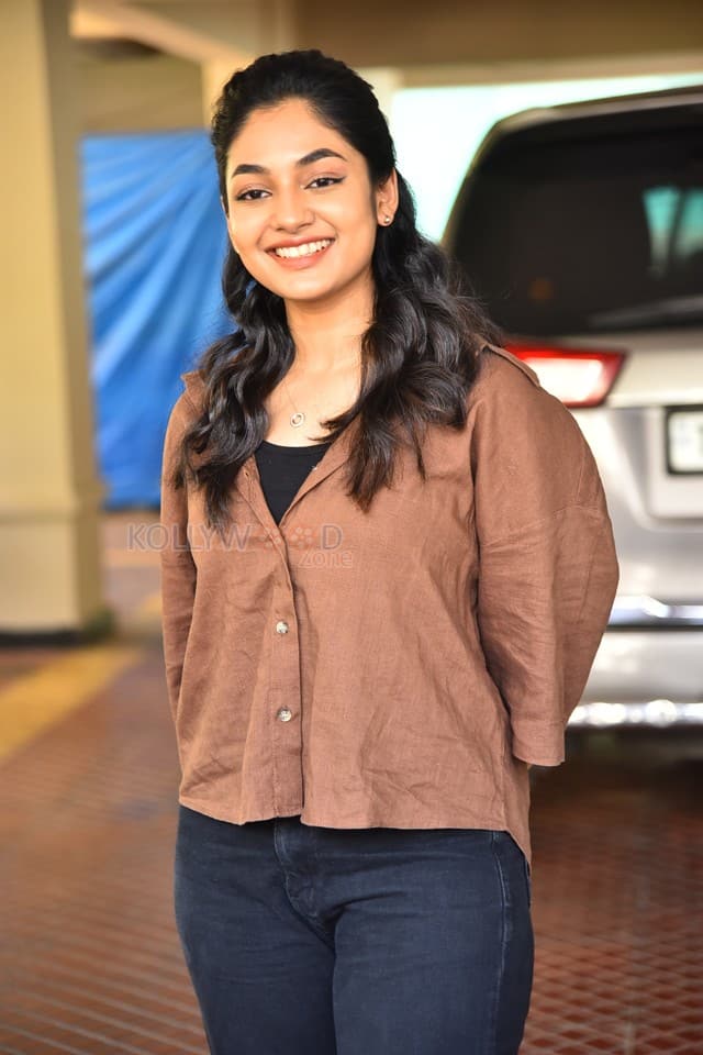 Actress Ivana at Single Movie Interview Photos 46