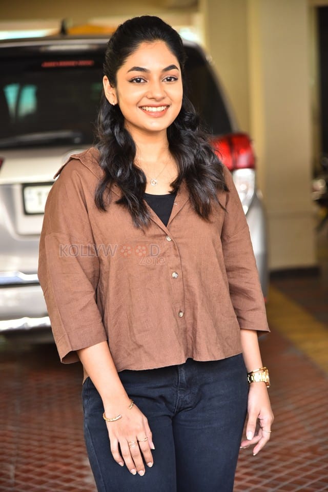Actress Ivana at Single Movie Interview Photos 49