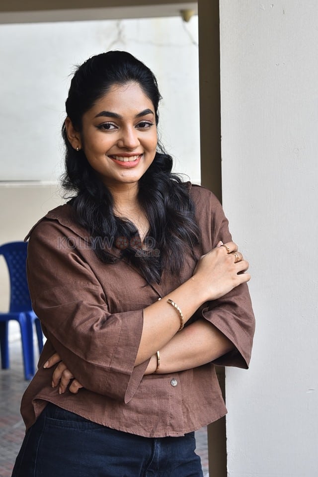 Actress Ivana at Single Movie Interview Photos 59