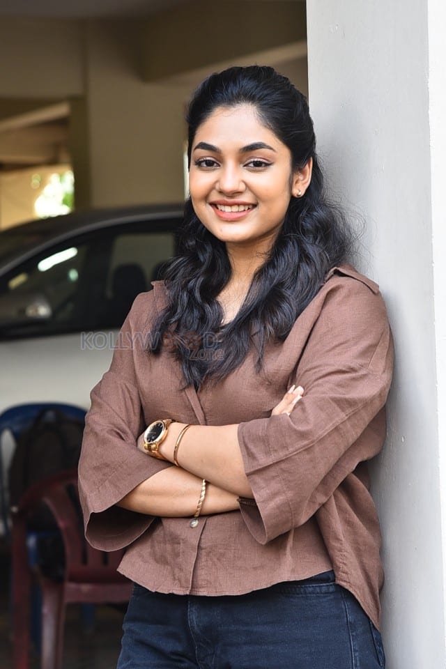 Actress Ivana at Single Movie Interview Photos 60