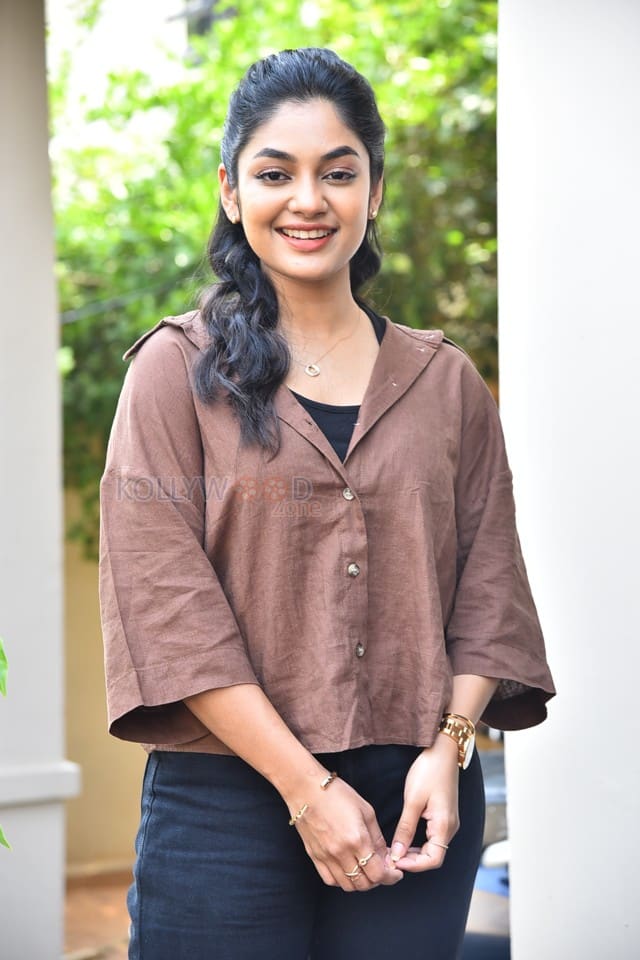Actress Ivana at Single Movie Interview Photos 62