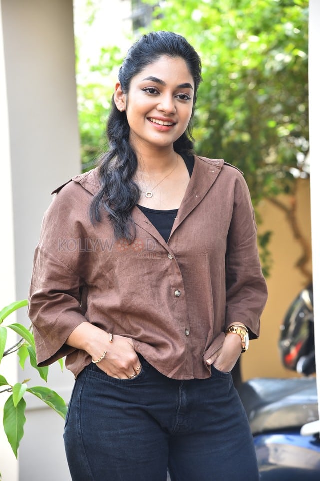 Actress Ivana at Single Movie Interview Photos 65