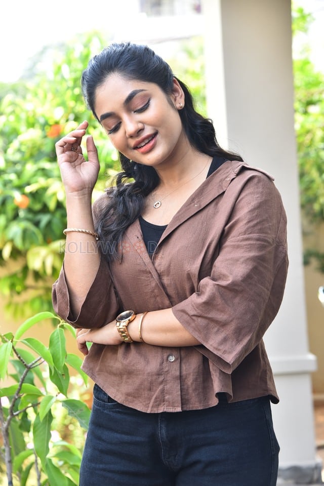 Actress Ivana at Single Movie Interview Photos 69