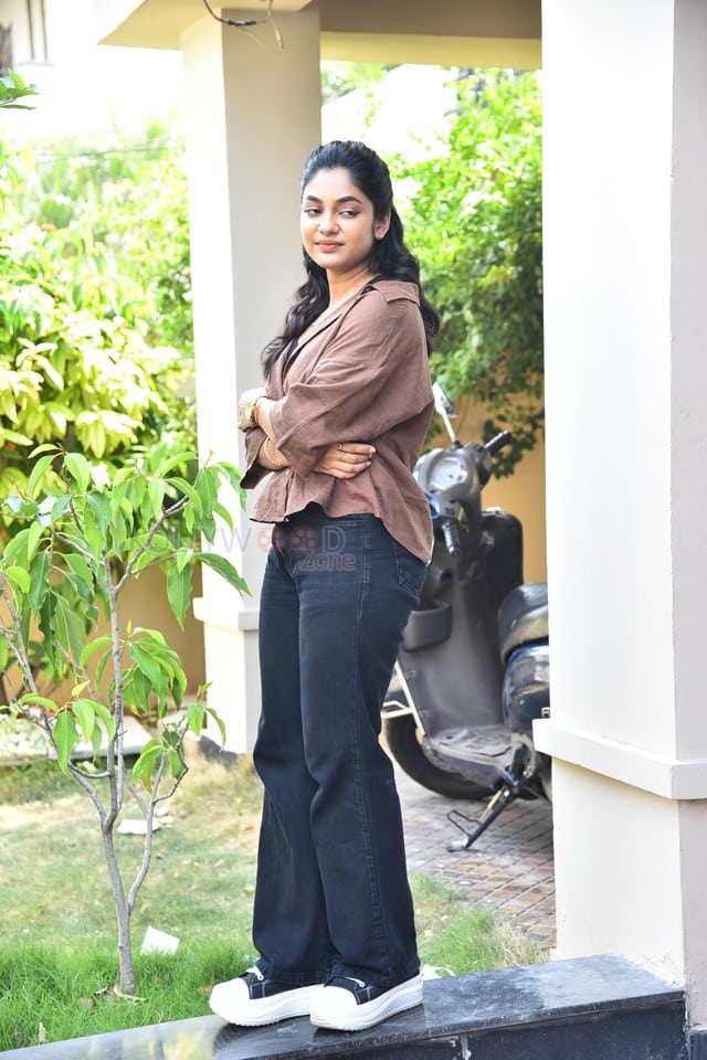 Actress Ivana at Single Movie Interview Photos 73