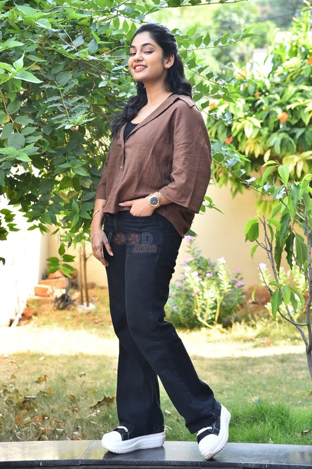 Actress Ivana at Single Movie Interview Photos 77