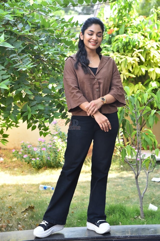 Actress Ivana at Single Movie Interview Photos 78