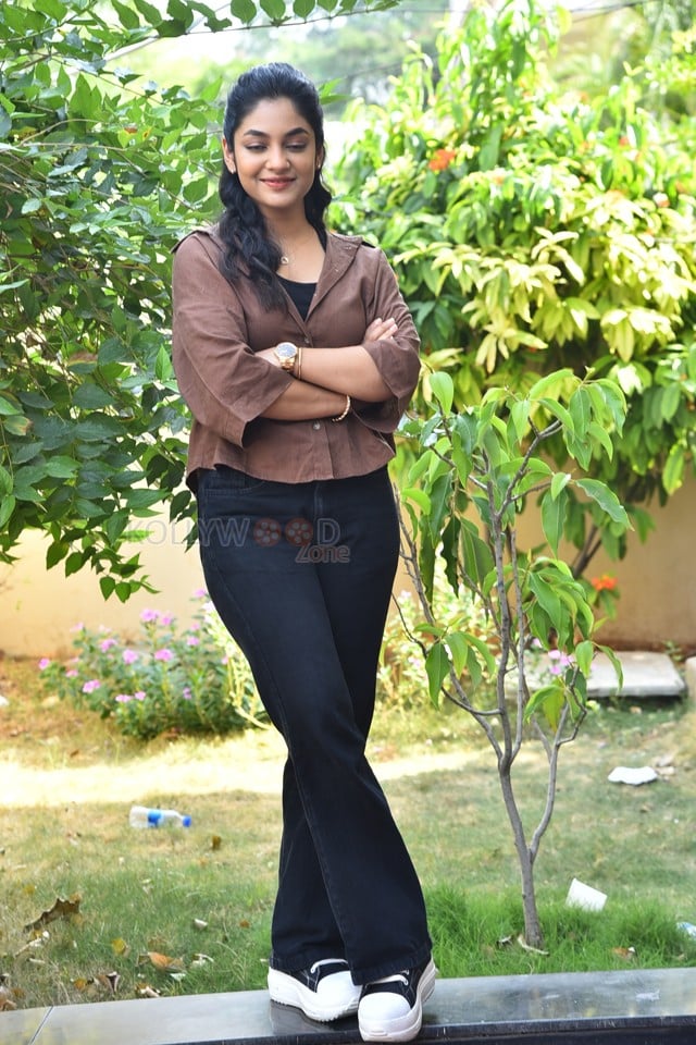 Actress Ivana at Single Movie Interview Photos 79