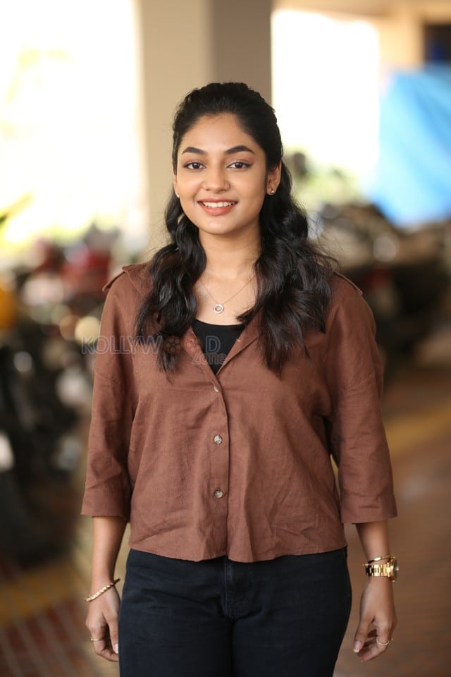 Actress Ivana at Single Movie Interview Photos 81