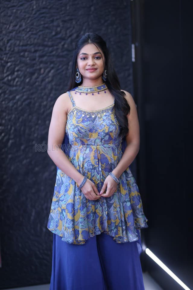Actress Ivana at Single Movie Trailer Launch Photos 03