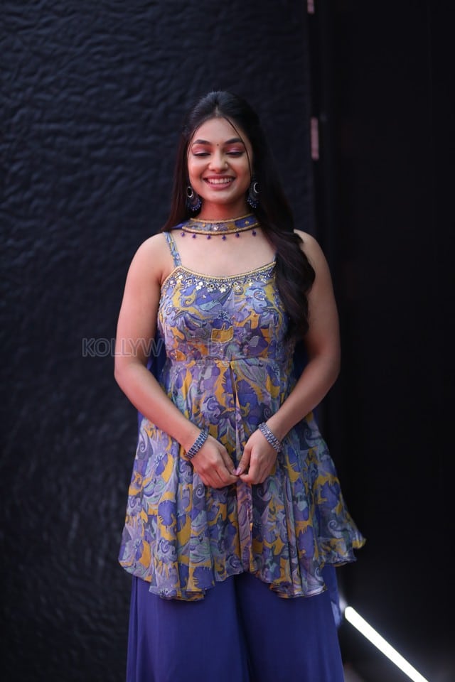Actress Ivana at Single Movie Trailer Launch Photos 04