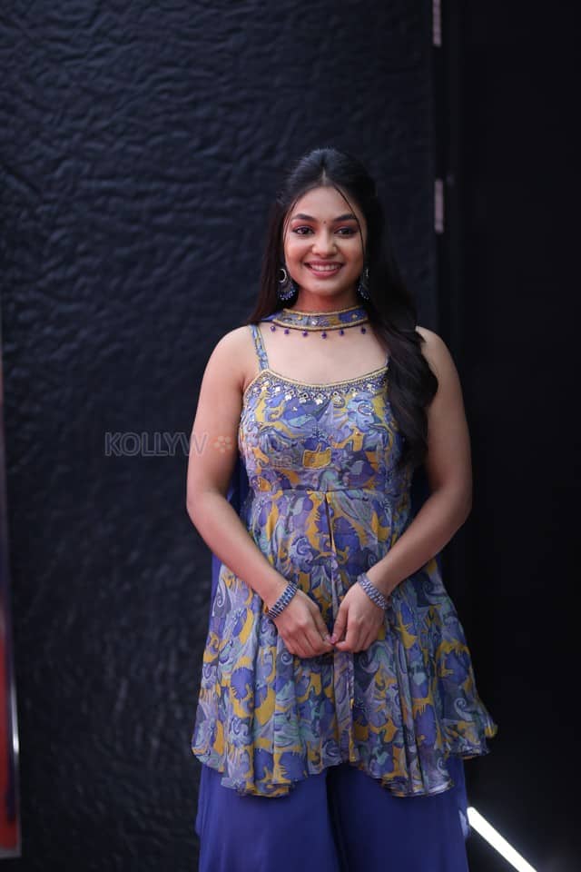 Actress Ivana at Single Movie Trailer Launch Photos 05