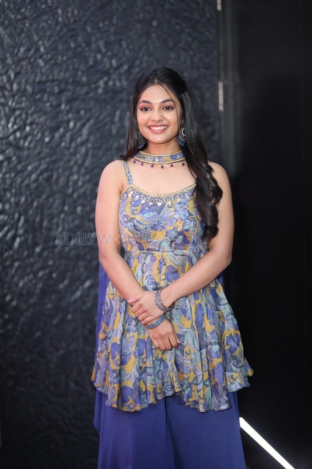 Actress Ivana at Single Movie Trailer Launch Photos 07