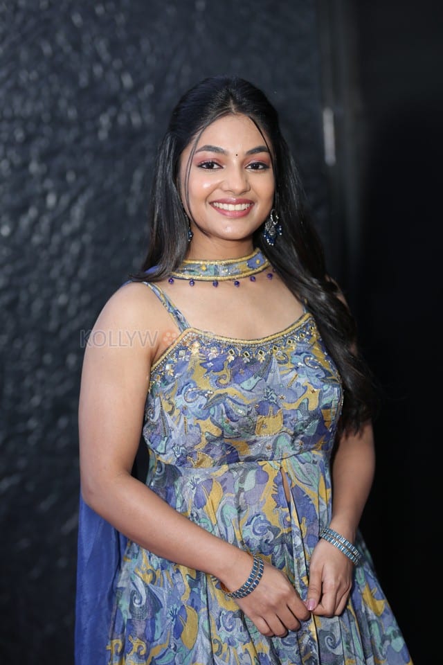 Actress Ivana at Single Movie Trailer Launch Photos 16
