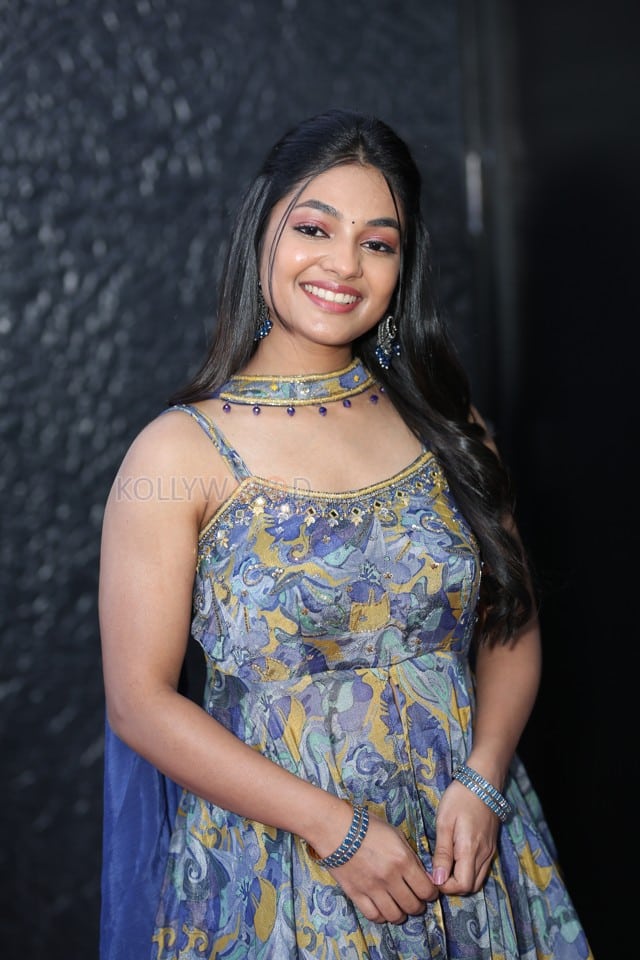 Actress Ivana at Single Movie Trailer Launch Photos 17