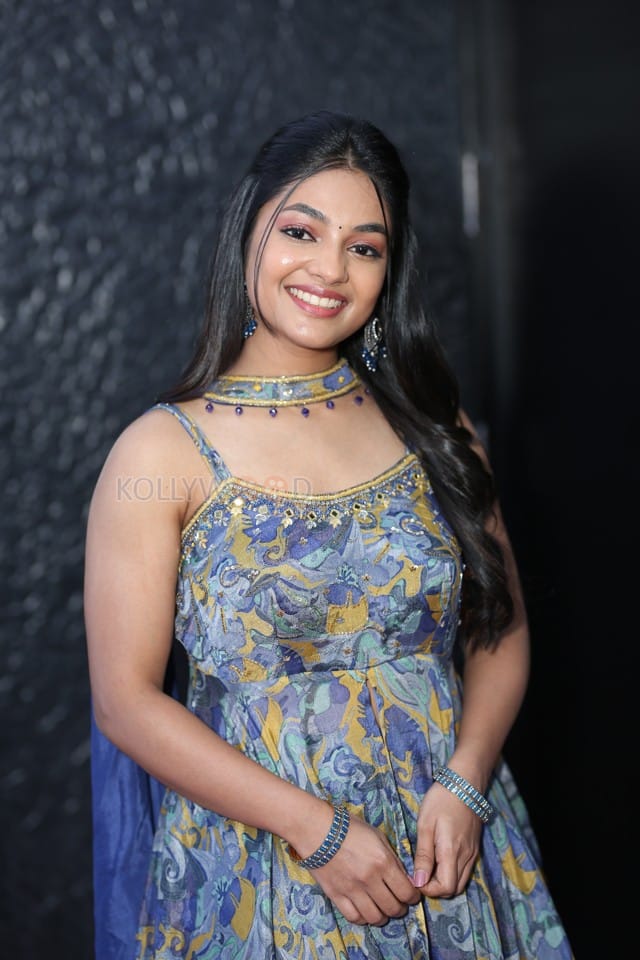 Actress Ivana at Single Movie Trailer Launch Photos 18