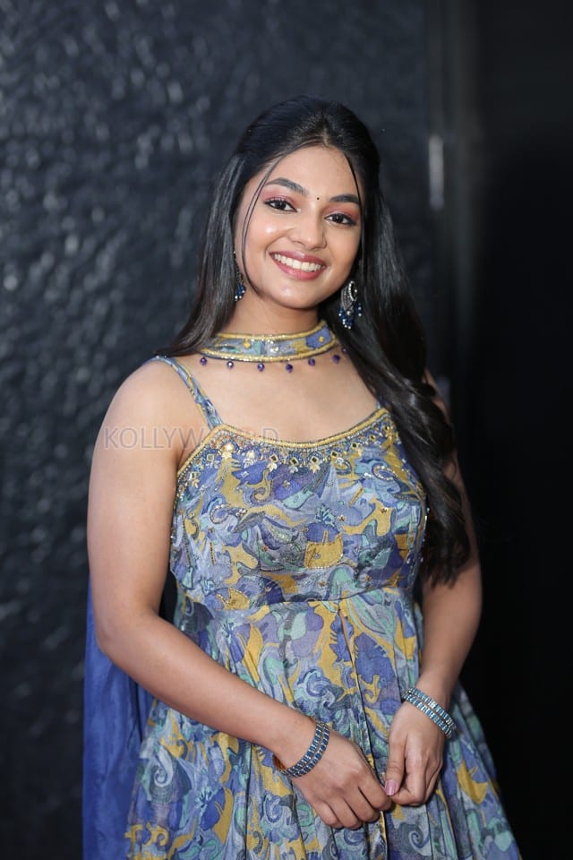 Actress Ivana at Single Movie Trailer Launch Photos 19