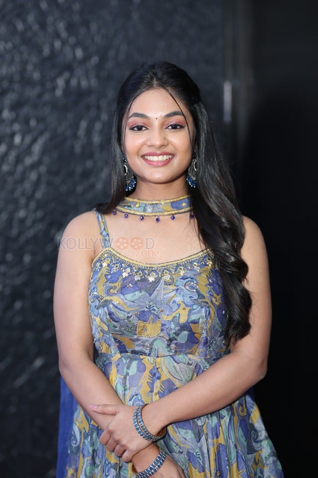 Actress Ivana at Single Movie Trailer Launch Photos 23