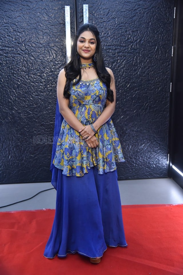 Actress Ivana at Single Movie Trailer Launch Photos 30