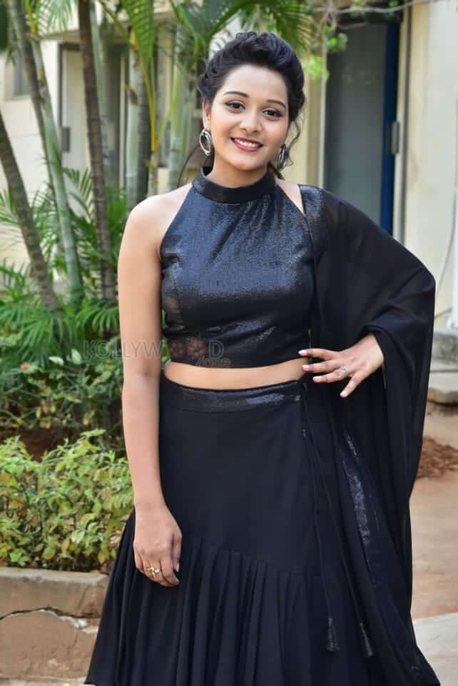 Actress Yamini Bandaru at Narayana Co Teaser Launch Pictures 14