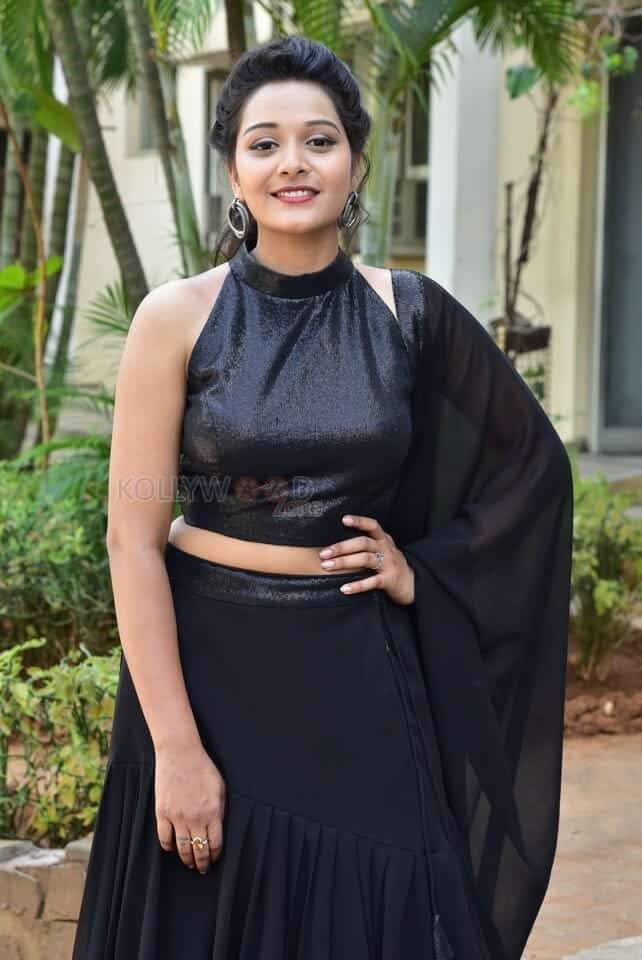 Actress Yamini Bandaru at Narayana Co Teaser Launch Pictures 15