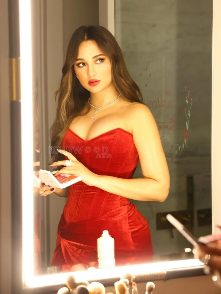 Kesari Veer Actress Sexy Akanksha Sharma in a Red Bodycon Dress Photos 03