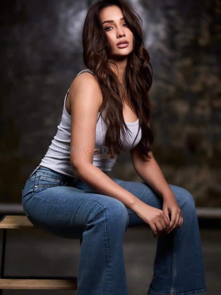 Laila Actress Akanksha Sharma Sexy Photos 04