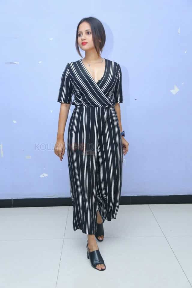 Actress Divya Dekate at Operation Raavan Teaser Launch Pictures 08