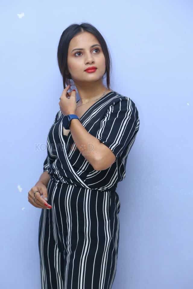 Actress Divya Dekate at Operation Raavan Teaser Launch Pictures 36