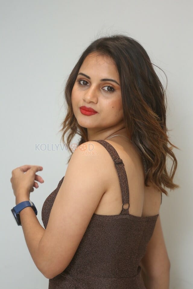 Actress Divya Dekate at Valentines Night Movie Press Meet Stills 15