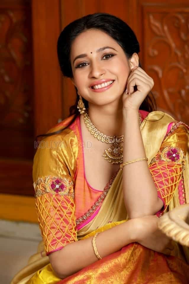 Actress Manvita Kamath Photoshoot Pictures 03