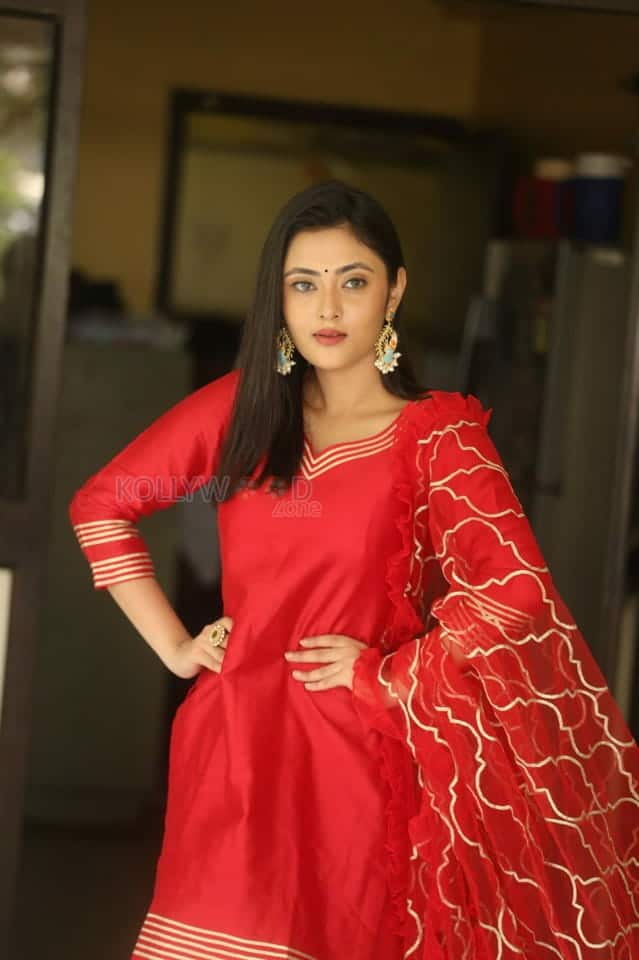 Heroine Megha Chowdhury Interview Photos 33