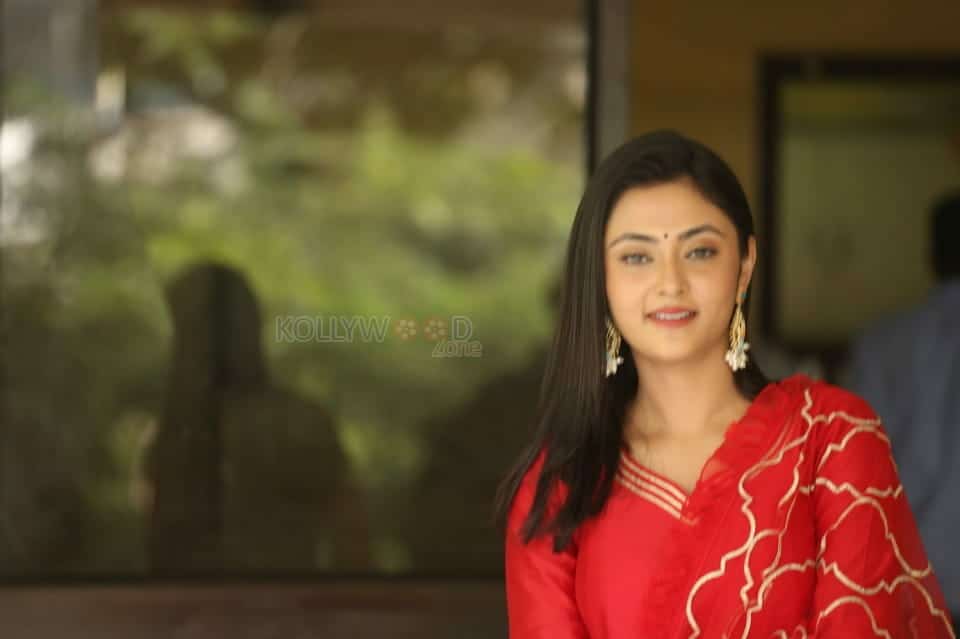 Heroine Megha Chowdhury Interview Photos 34