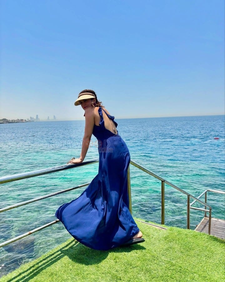 Serene Beauty Ridhi Dogra Seaside Holiday Pictures 02