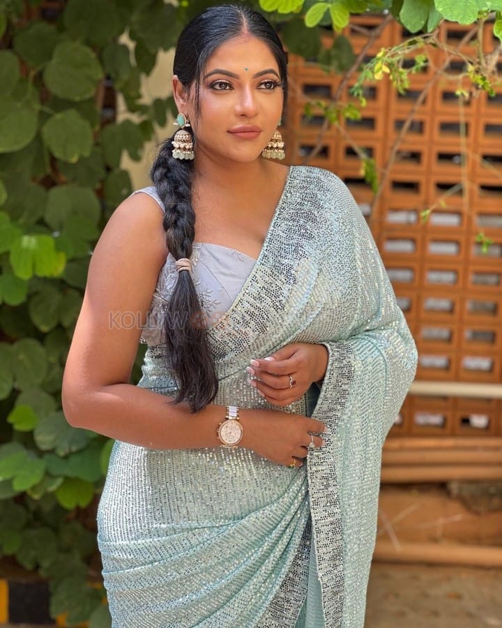 Sexy Reshma Pasupuleti in a Light Blue Sequin Saree Pictures 08
