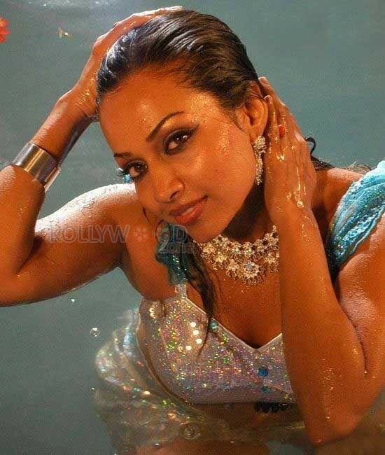 Actress Mayuri Sexy Pictures 04