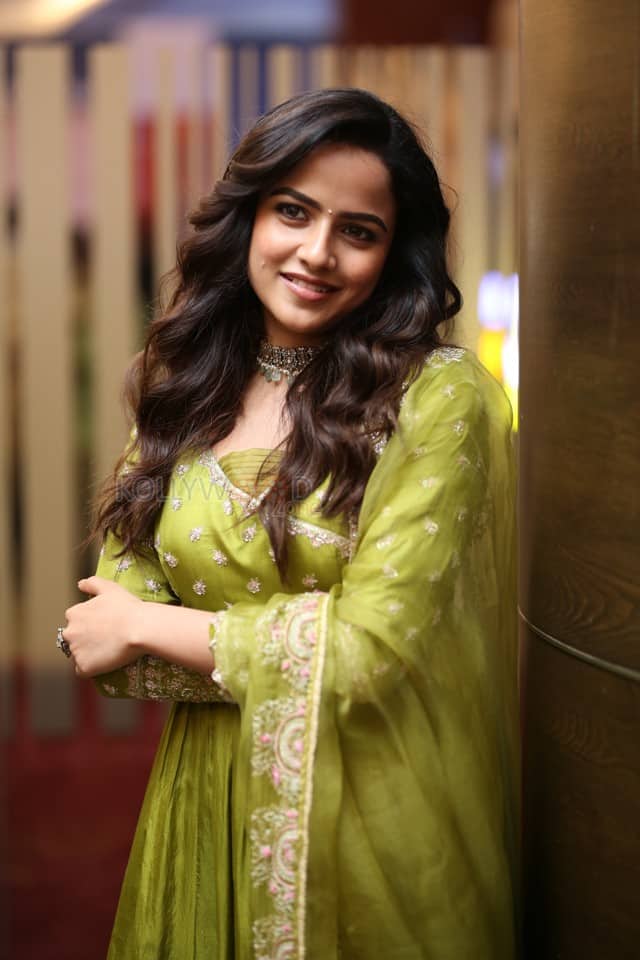 Actress Vaishnavi Chaitanya at Jack Movie Kiss Song Launch Event Photos 02