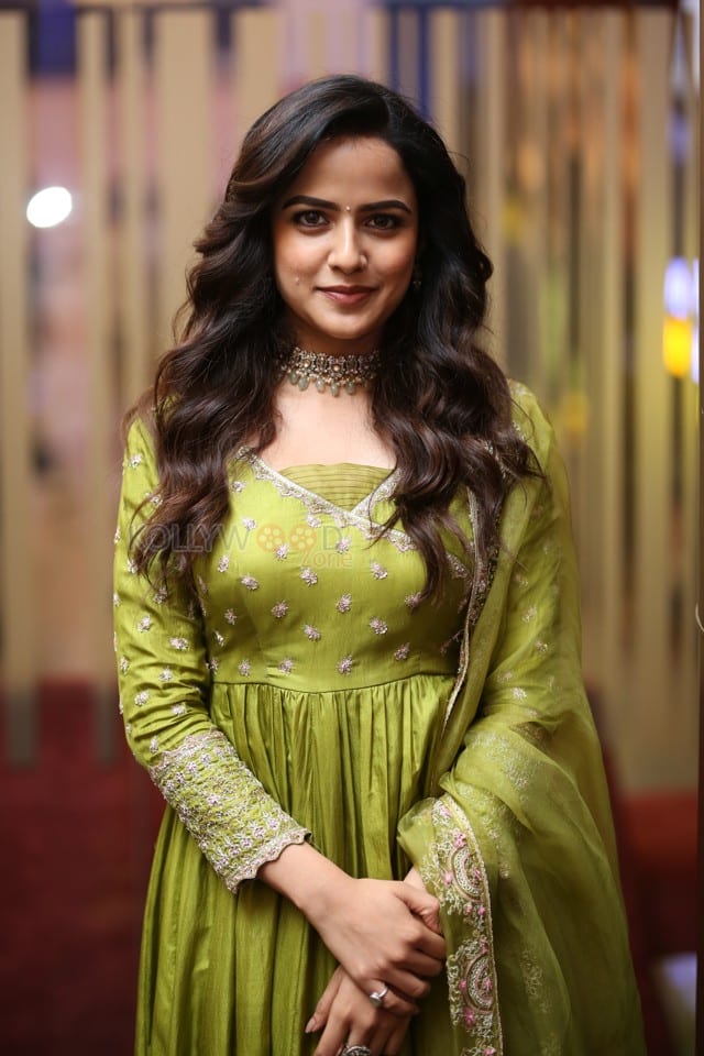 Actress Vaishnavi Chaitanya at Jack Movie Kiss Song Launch Event Photos 05
