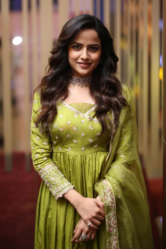 Actress Vaishnavi Chaitanya at Jack Movie Kiss Song Launch Event Photos 06
