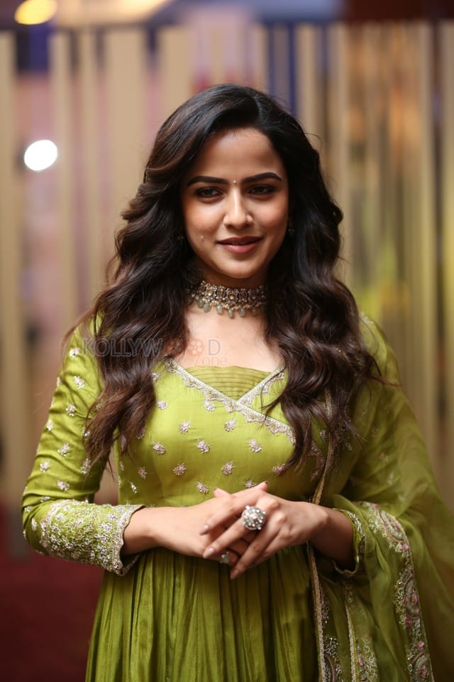 Actress Vaishnavi Chaitanya at Jack Movie Kiss Song Launch Event Photos 08