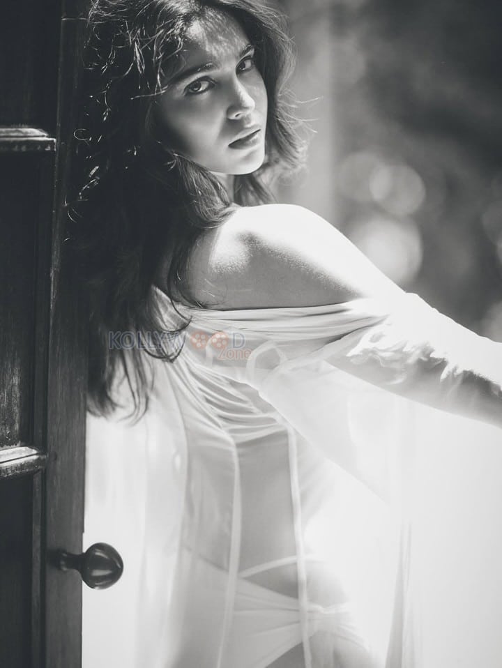 Sizzling Sharvari Wagh in a Two Piece Monochrome Bikini Stills 03