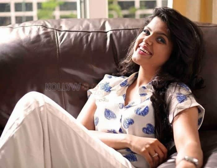 Tamil Actress Pooja Devariya Pictures 06