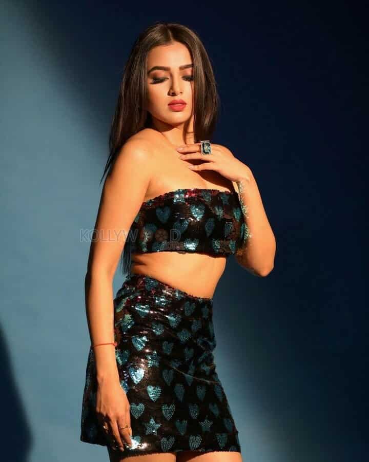 Tejasswi Prakash Sexy Photoshoot Pictures 03