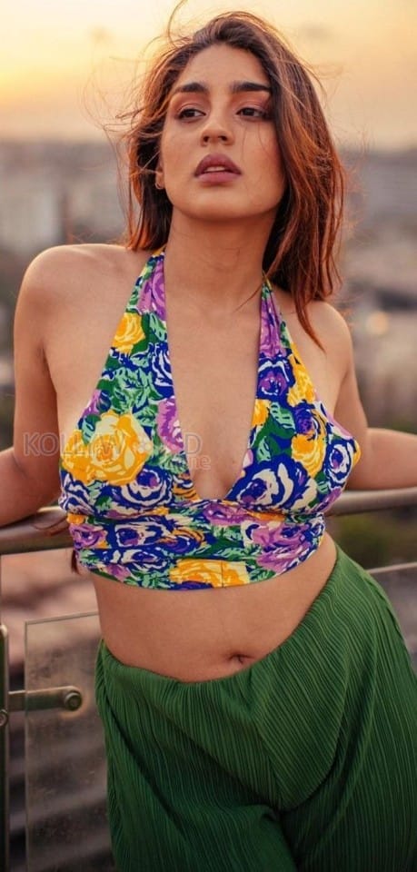 Hot Yukti Thareja Cleavage in a Colorful Floral Cutout Crop Top Photos 03