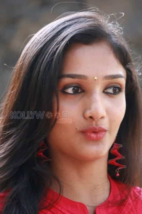 Aayirathil Iruvar Movie Actress Swasthika Photos 02