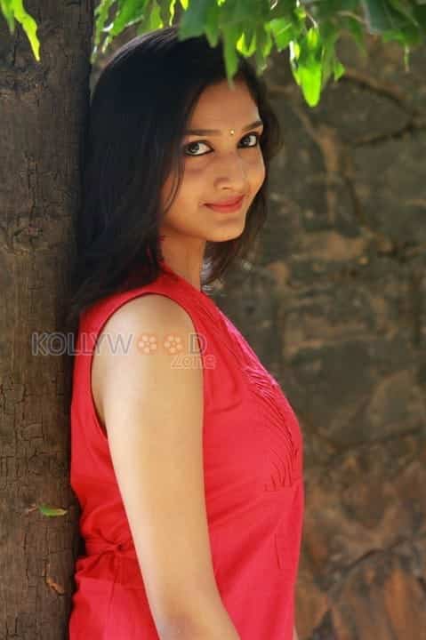 Aayirathil Iruvar Movie Actress Swasthika Photos 11