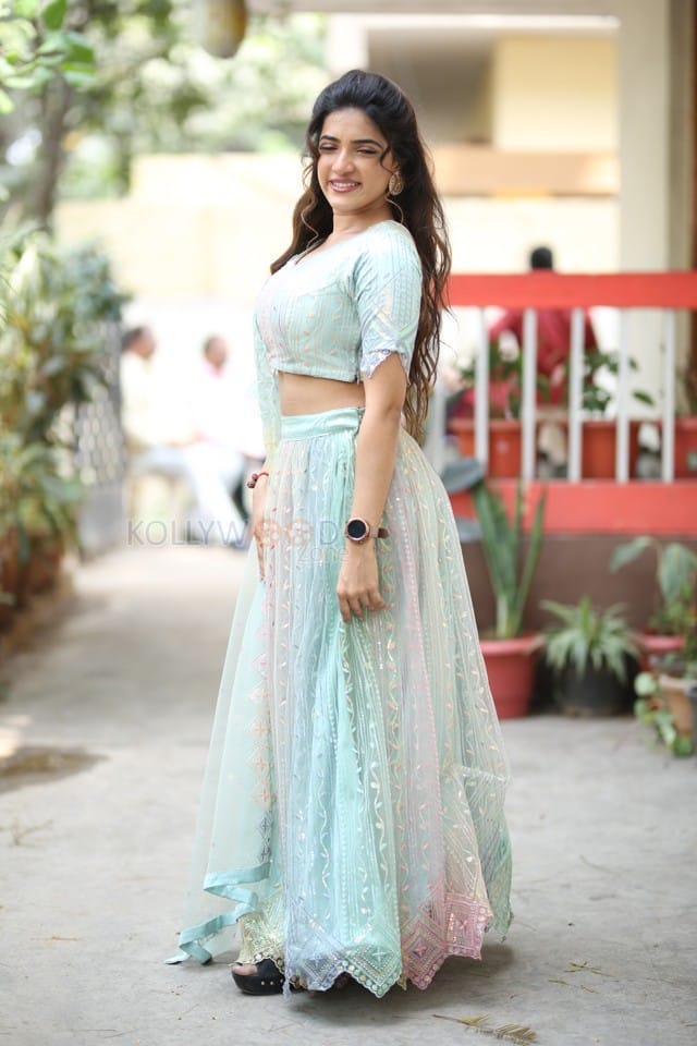 Actress Aayushi Patell at Kaliyugam Pattanamlo Interview Pictures 18