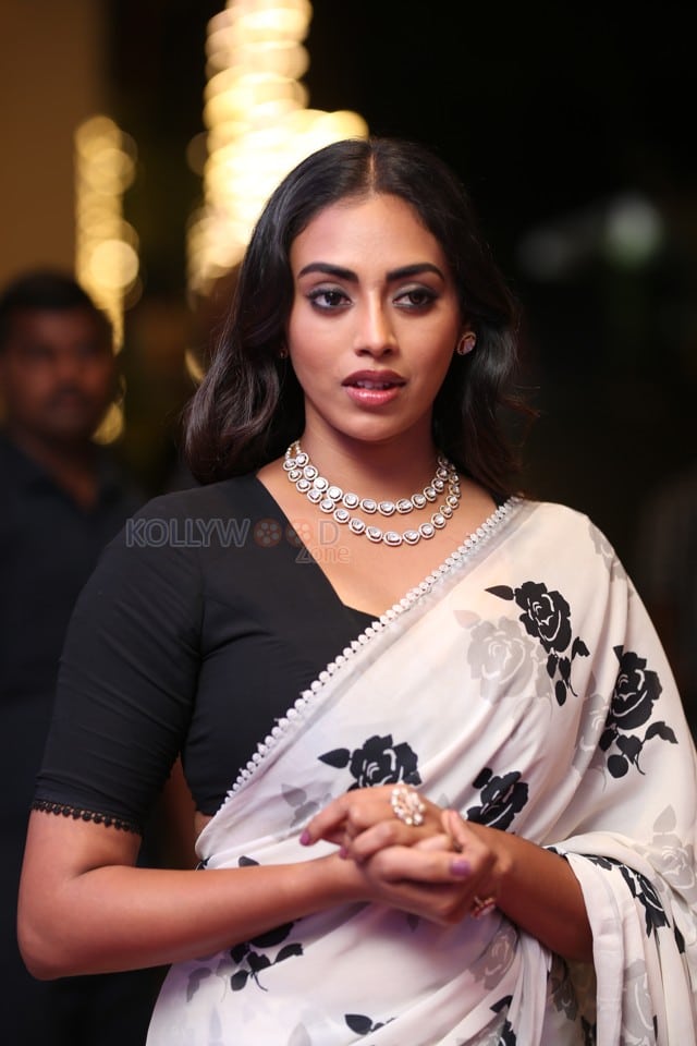 Actress Kamakshi Bhaskarla at 12A Railway Colony Pre release Event Pictures 04